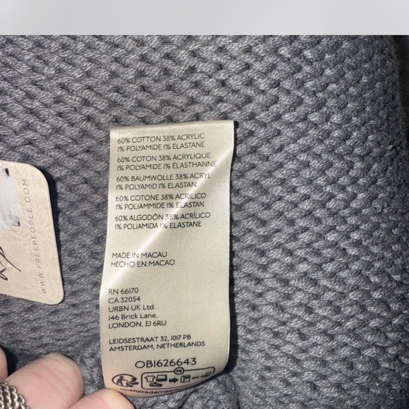 NWT | FREE PEOPLE Alli V Neck In Grey | size: M - Picture 6 of 8